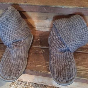 Bear paw sweater boots with side black buttons